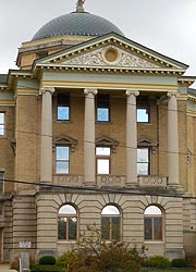 [photo, Frederick A. Thayer III Courthouse, 203 South 4th St., Oakland, Maryland]